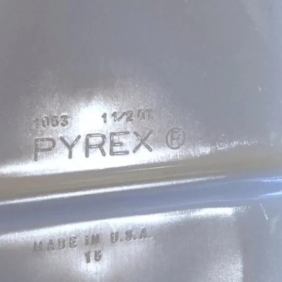 Pyrex Milkglass 13 in Divided Bowl or Dish 1063 - Picture 4 of 5